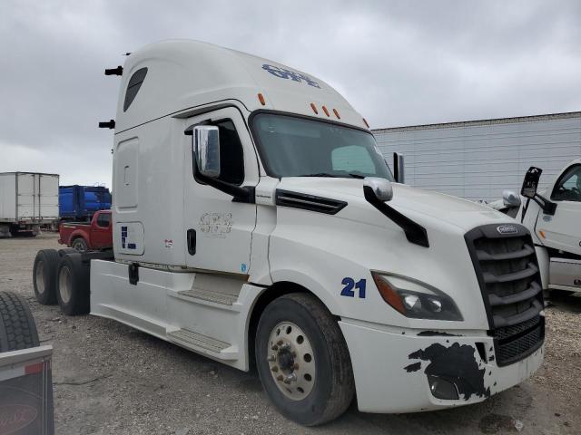 3AKJHHDR3JSJN8690 - 2018 FREIGHTLINER CASCADIA 1 WHITE photo 4