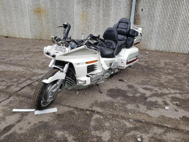 1HFSC2230YA201766 - 2000 HONDA GL1500 SE12 WHITE photo 2