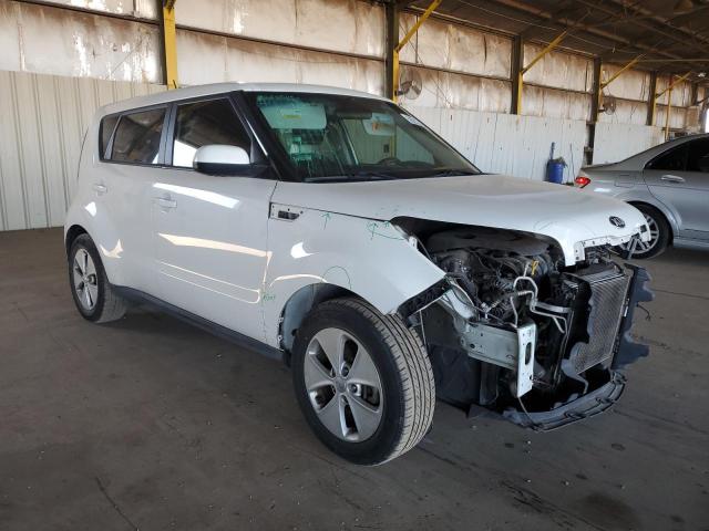 KNDJN2A21F7211581 - 2015 KIA SOUL WHITE photo 4