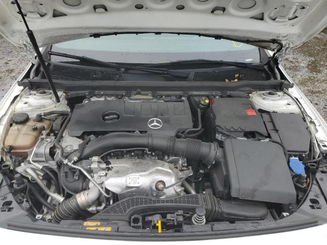 WDD3G4EB0KW026050 - 2019 MERCEDES-BENZ A 220 WHITE photo 11