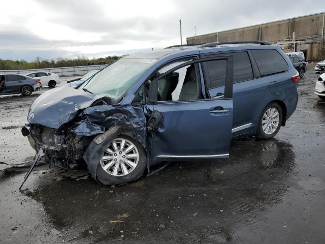 5TDDZ3DCXHS176754 - 2017 TOYOTA SIENNA XLE BLUE photo 1