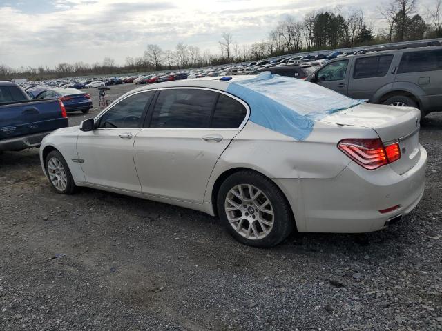 WBAKC8C53BC431940 - 2011 BMW 750 LXI WHITE photo 2