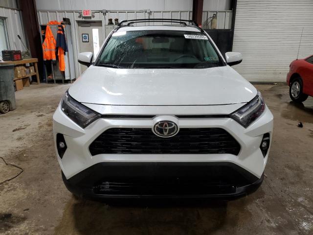 2T3A1RFV7PW347694 - 2023 TOYOTA RAV4 XLE PREMIUM WHITE photo 5