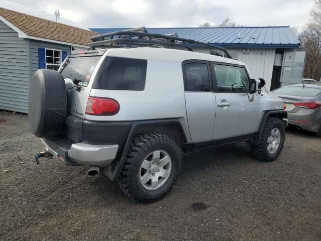 JTEBU11F670004386 - 2007 TOYOTA FJ CRUISER SILVER photo 3