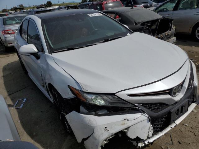 4T1BZ1HK0JU003058 - 2018 TOYOTA CAMRY XSE WHITE photo 4