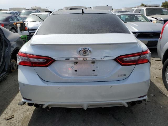 4T1BZ1HK0JU003058 - 2018 TOYOTA CAMRY XSE WHITE photo 6