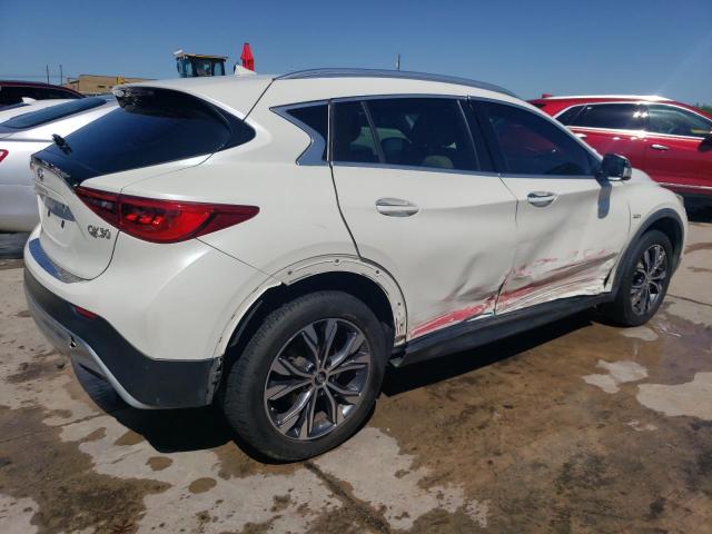 SJKCH5CR4HA034152 - 2017 INFINITI QX30 BASE WHITE photo 3