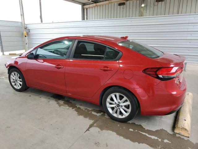 3KPFL4A71HE100969 - 2017 KIA FORTE LX RED photo 2