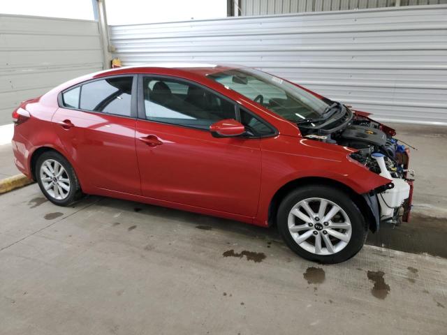 3KPFL4A71HE100969 - 2017 KIA FORTE LX RED photo 4