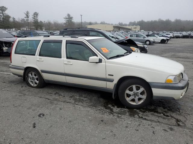 YV1LZ564XW2506646 - 1998 VOLVO V70 XC WHITE photo 4