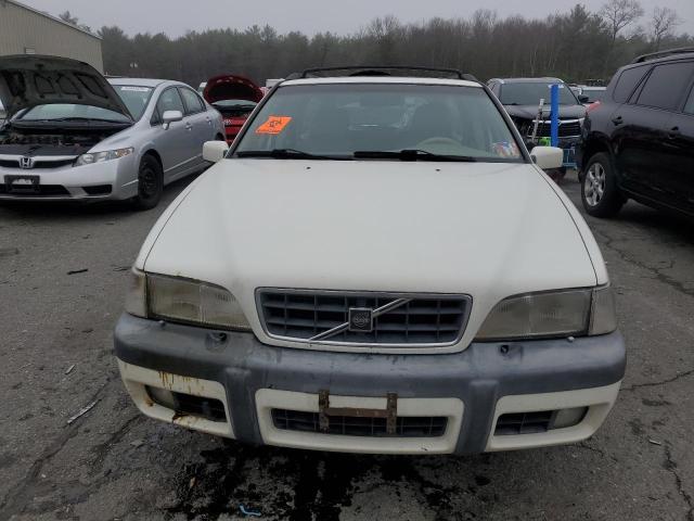 YV1LZ564XW2506646 - 1998 VOLVO V70 XC WHITE photo 5