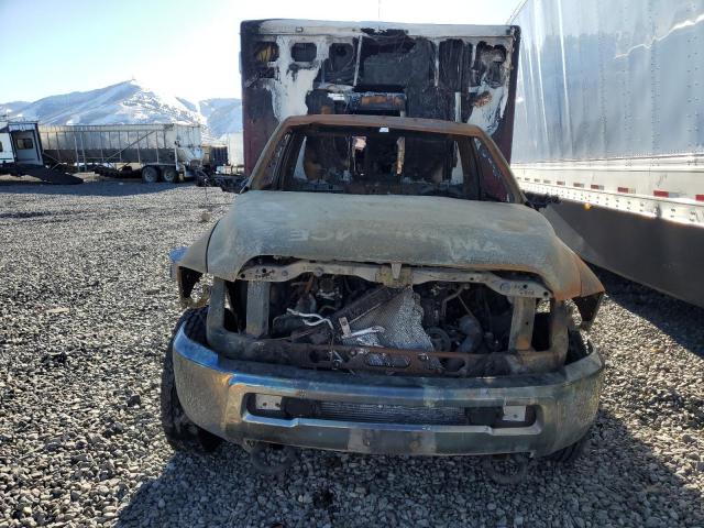 3C7WRNCL6JG248241 - 2018 RAM 5500 TWO TONE photo 5