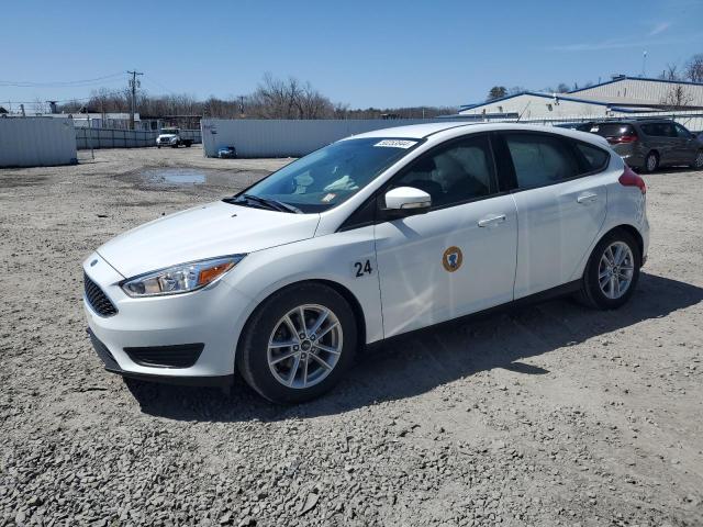 1FADP3K29GL332028 - 2016 FORD FOCUS SE WHITE photo 1