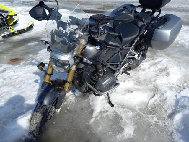 WB10A1404FZ196670 - 2015 BMW R1200 R SILVER photo 2