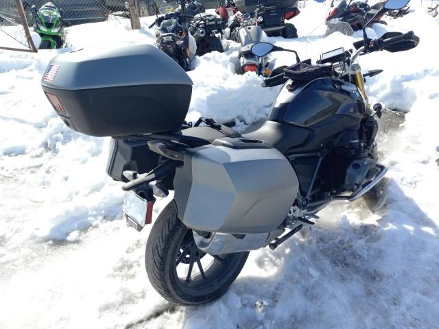 WB10A1404FZ196670 - 2015 BMW R1200 R SILVER photo 3