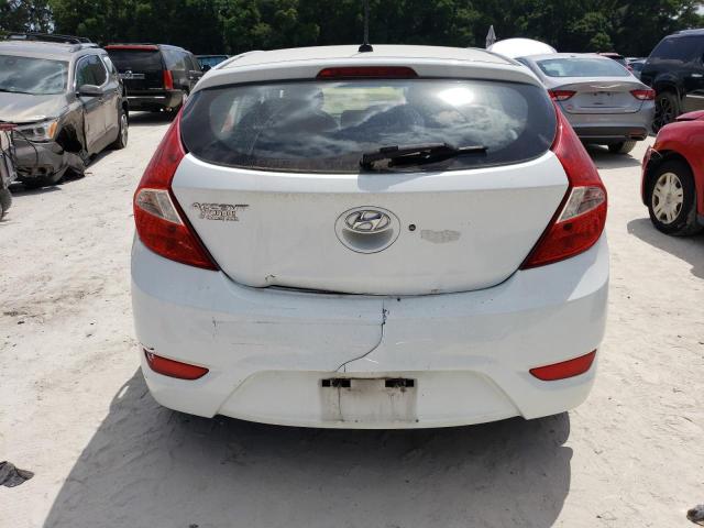 KMHCT5AE3GU236961 - 2016 HYUNDAI ACCENT SE WHITE photo 6