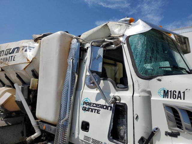 1M2AX13C6GM033563 - 2016 MACK 800 GU800 WHITE photo 9