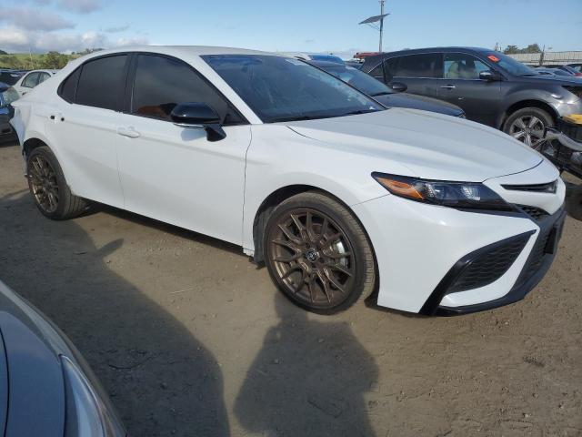 4T1T11AK1RU226548 - 2024 TOYOTA CAMRY SE NIGHT SHADE WHITE photo 4