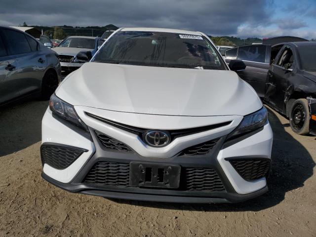 4T1T11AK1RU226548 - 2024 TOYOTA CAMRY SE NIGHT SHADE WHITE photo 5