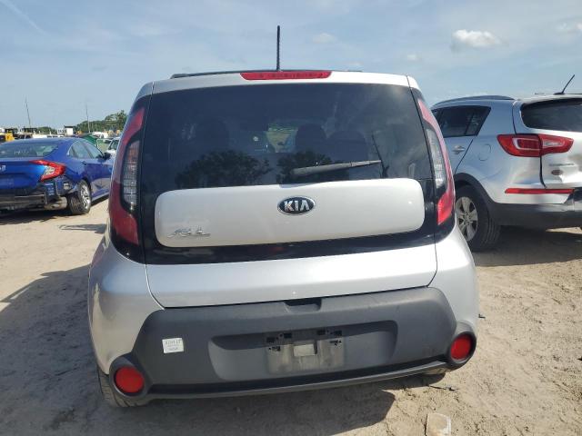 KNDJN2A25G7841136 - 2016 KIA SOUL SILVER photo 6