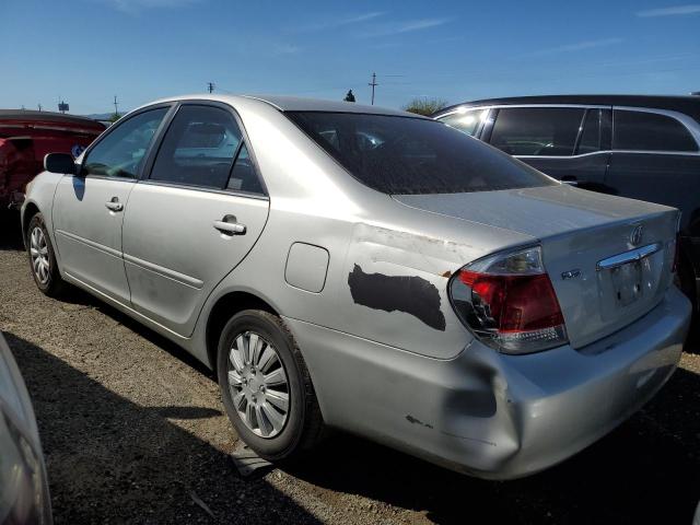 4T1BE32K95U396886 - 2005 TOYOTA CAMRY LE SILVER photo 2