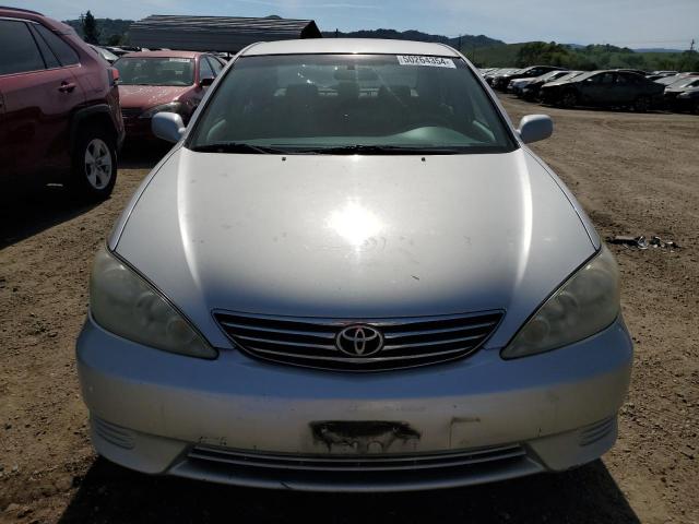 4T1BE32K95U396886 - 2005 TOYOTA CAMRY LE SILVER photo 5