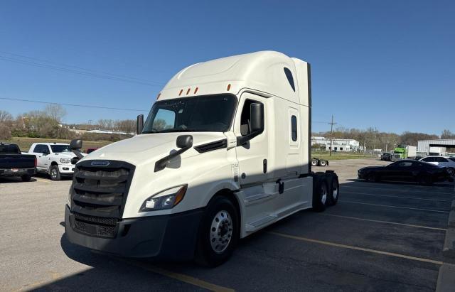 3AKJHHDR5KSKS6196 - 2019 FREIGHTLINER CASCADIA 1 WHITE photo 2