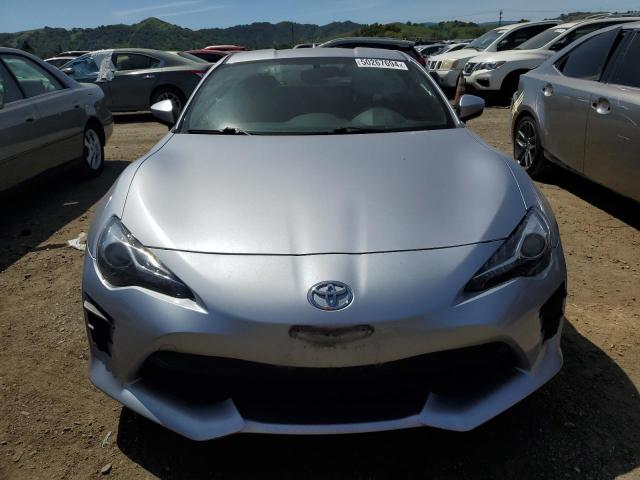 JF1ZNAA1XH8710886 - 2017 TOYOTA 86 BASE SILVER photo 5