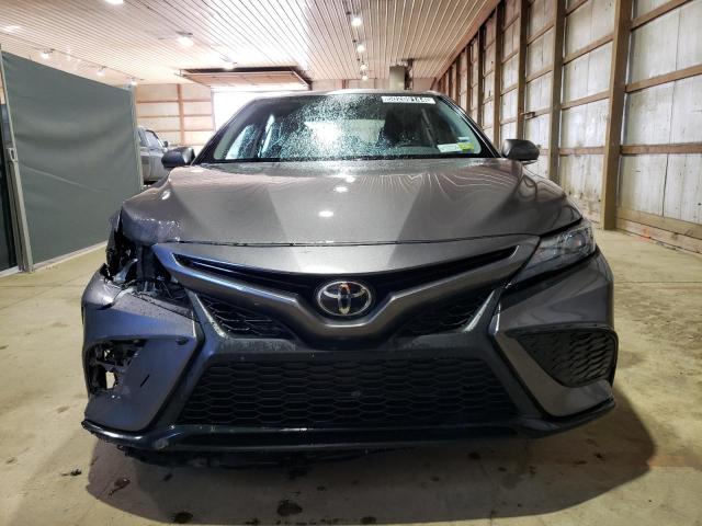 4T1G11AK3NU715755 - 2022 TOYOTA CAMRY SE GRAY photo 5