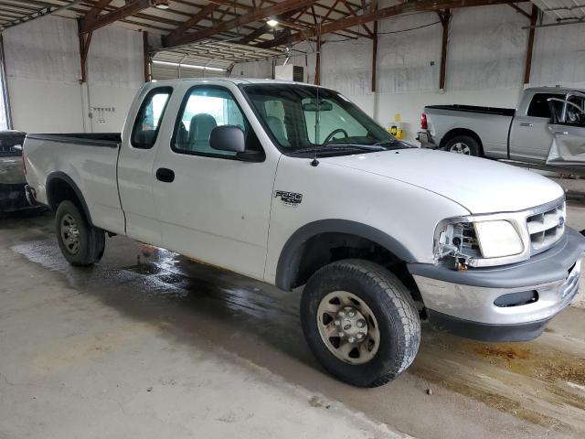 1FTPX28W5WKB37625 - 1998 FORD F250 WHITE photo 4