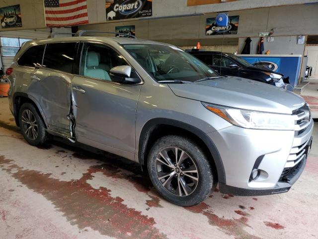 5TDBZRFH0HS455326 - 2017 TOYOTA HIGHLANDER LE SILVER photo 4