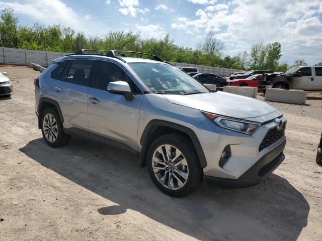 2T3A1RFV2KW046372 - 2019 TOYOTA RAV4 XLE PREMIUM SILVER photo 4