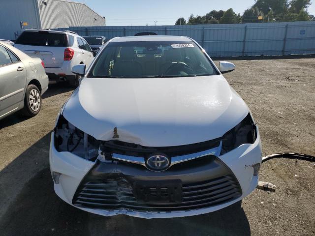 4T1BD1FK4GU182599 - 2016 TOYOTA CAMRY HYBRID WHITE photo 5