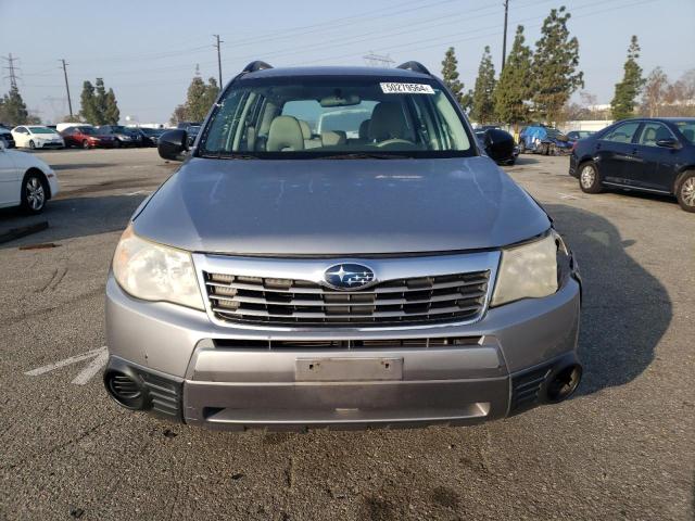 JF2SH6BC7AH806238 - 2010 SUBARU FORESTER XS Srebrny zdjęcie 5