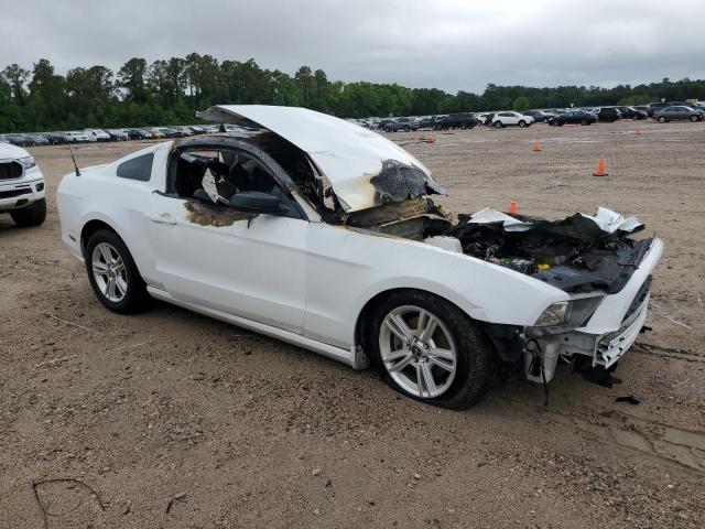 1ZVBP8AM5E5245257 - 2014 FORD MUSTANG WHITE photo 4
