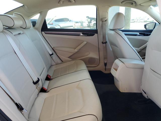 1VWDT7A30HC015194 - 2017 VOLKSWAGEN PASSAT R-LINE Weiß Foto 10