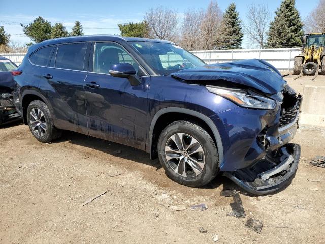 5TDGZRBH5LS020810 - 2020 TOYOTA HIGHLANDER XLE BLUE photo 4
