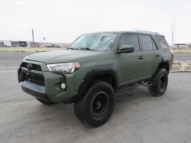 JTEBU5JR4H5414867 - 2017 TOYOTA 4RUNNER SR5/SR5 PREMIUM GREEN photo 2