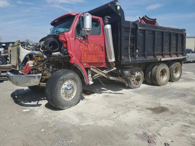 2FZHAZDE46AV62526 - 2006 STERLING TRUCK L 9500 RED photo 2