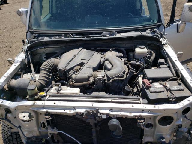 JTEBU11F670006493 - 2007 TOYOTA FJ CRUISER SILVER photo 12