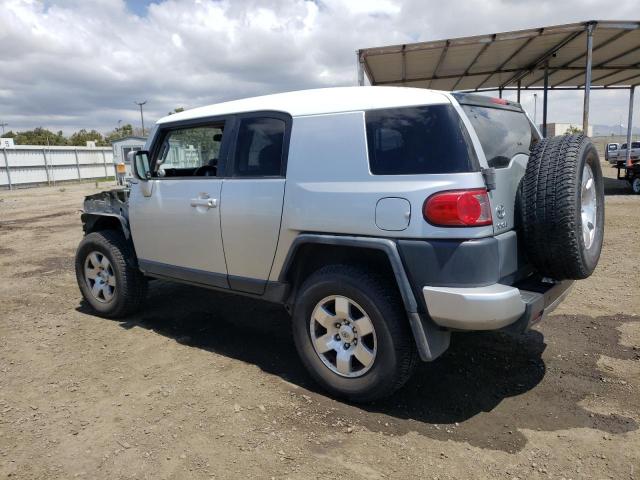 JTEBU11F670006493 - 2007 TOYOTA FJ CRUISER SILVER photo 2