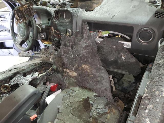 1C4NJCBA9FD262403 - 2015 JEEP COMPASS SPORT BLACK photo 8