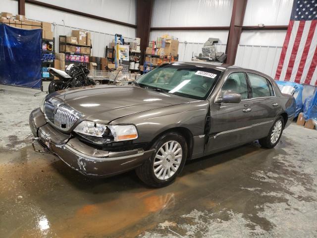 1LNHM81W34Y688913 - 2004 LINCOLN TOWN CAR EXECUTIVE GOLD photo 1