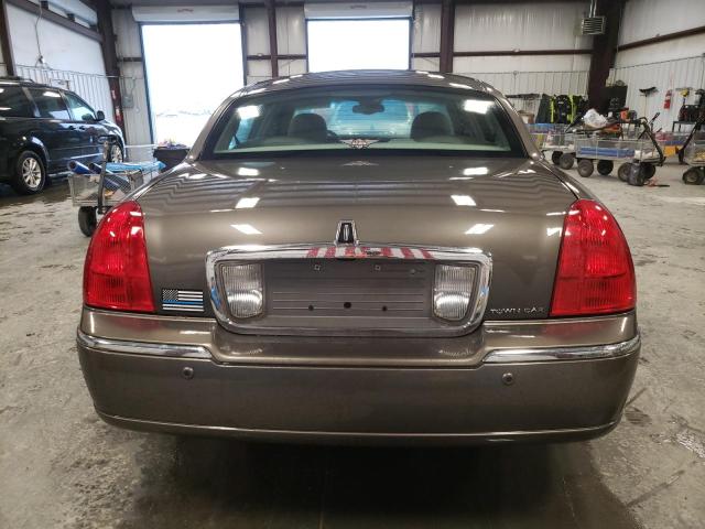 1LNHM81W34Y688913 - 2004 LINCOLN TOWN CAR EXECUTIVE GOLD photo 6
