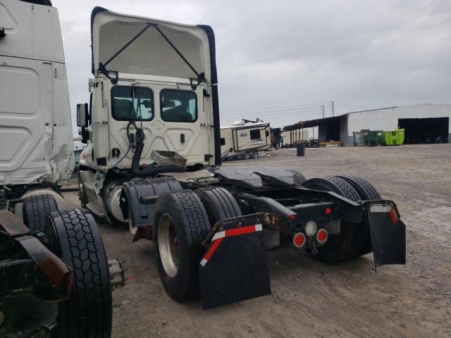 3AKJGEDR8JSKA7489 - 2018 FREIGHTLINER CASCADIA 1 WHITE photo 3