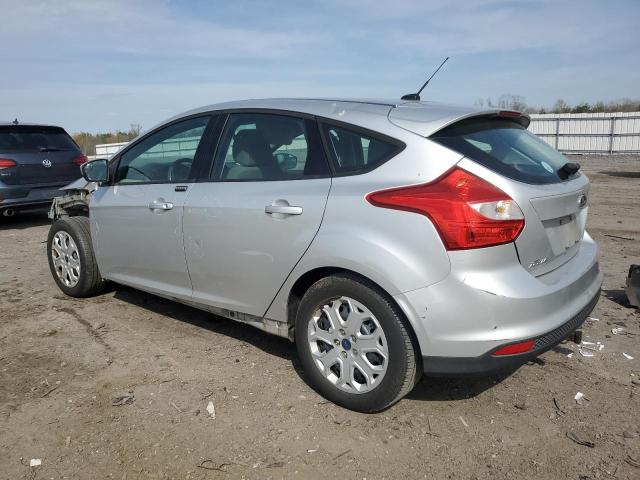 1FAHP3K2XCL457163 - 2012 FORD FOCUS SE SILVER photo 2