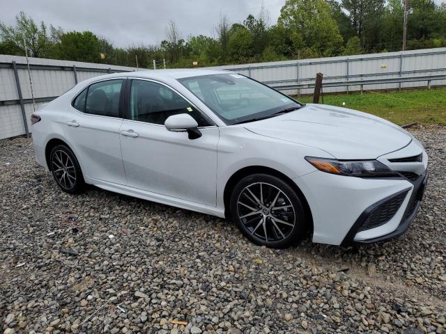 4T1G11AK7RU224983 - 2024 TOYOTA CAMRY SE NIGHT SHADE WHITE photo 4