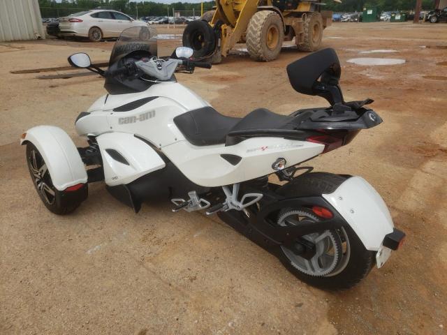 2BXJAEC10AV000338 - 2010 CAN-AM SPYDER ROA RS WHITE photo 3