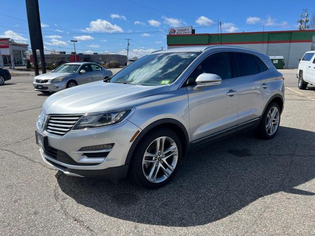 5LMCJ3D9XHUL46445 - 2017 LINCOLN MKC RESERVE SILVER photo 2
