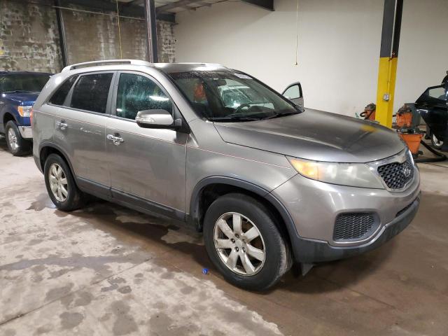 5XYKT4A21BG113833 - 2011 KIA SORENTO BASE GRAY photo 4